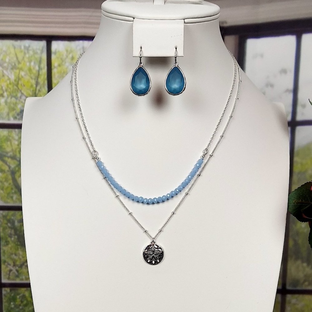 💖💖NIB AVON 2 TIER SILVER TONE SAND DOLLAR NECKLACE AND EARRING SET (BLUE)
